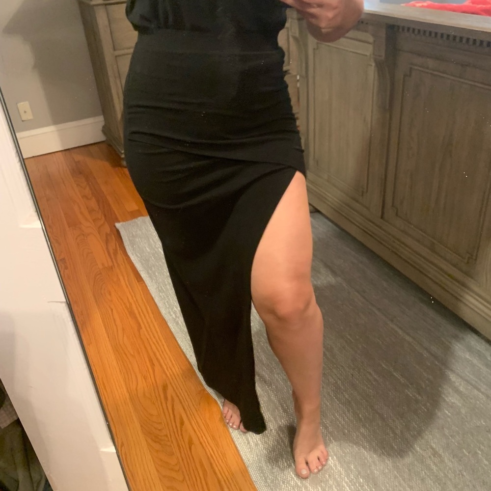 Midi skirt with high slit